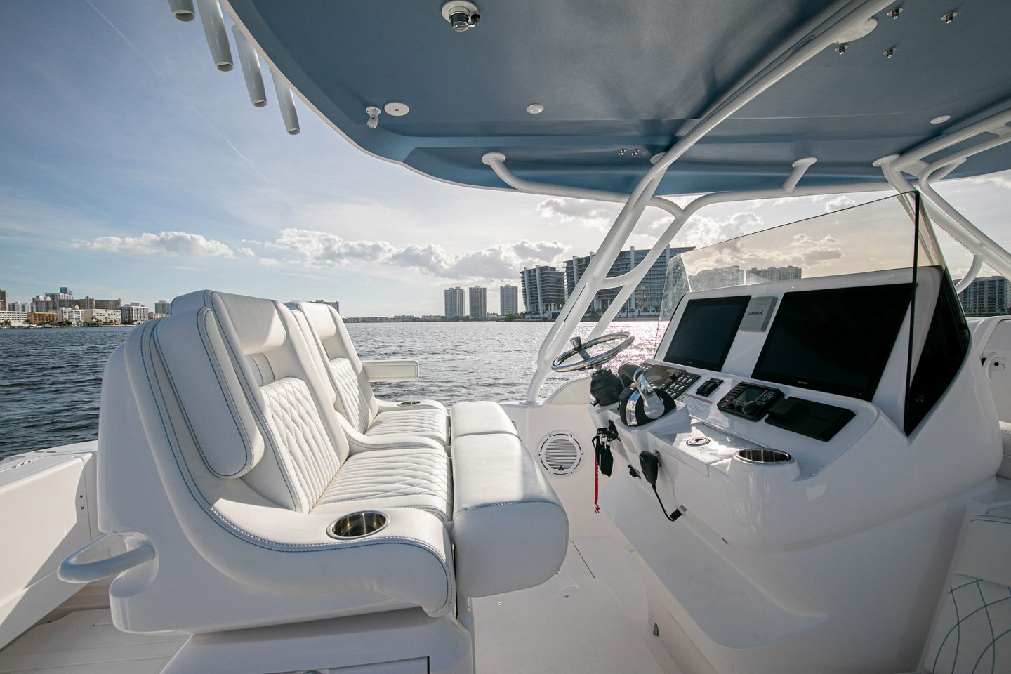 INTREPID 345 VALOR HELM INTREPID 345 VALOR HELM