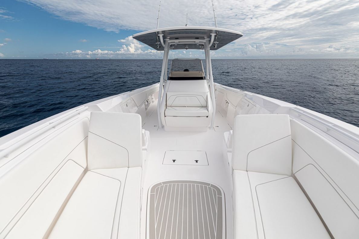 INTREPID 327 VALOR seating INTREPID 327 VALOR seating